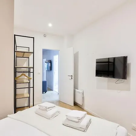 شقة Charme Parisien 6 Personnes, 2 Chambres, 19eme