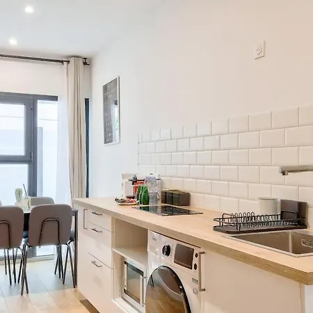 شقة Charme Parisien 6 Personnes, 2 Chambres, 19eme