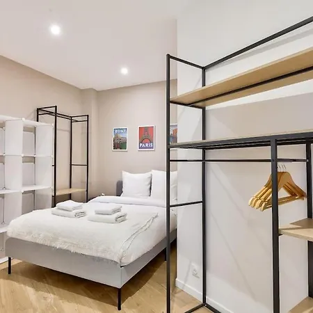 شقة Charme Parisien 6 Personnes, 2 Chambres, 19eme *
