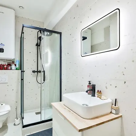 Charme Parisien 6 Personnes, 2 Chambres, 19eme Апартаменты Париж