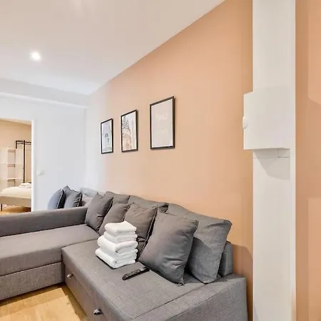 Charme Parisien 6 Personnes, 2 Chambres, 19eme Paris