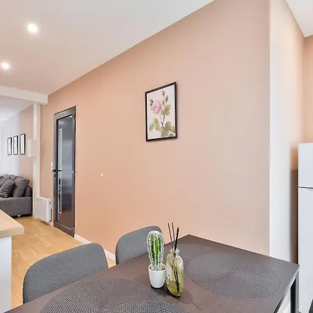 Charme Parisien 6 Personnes, 2 Chambres, 19eme Apartment *