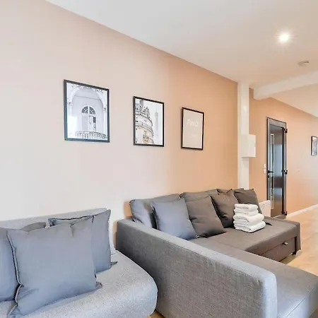 Charme Parisien 6 Personnes, 2 Chambres, 19eme Apartment Paris